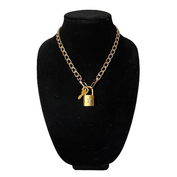 Authentic Louis Vuitton #306 Lock & Key Set on a 18K Gold Plated Chunky Necklace - Picture 5 of 5